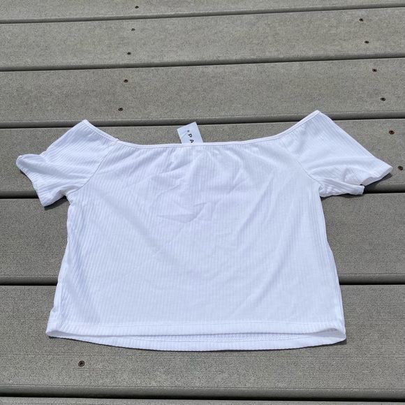 NWT Off the shoulder crop top - Picture 2 of 6